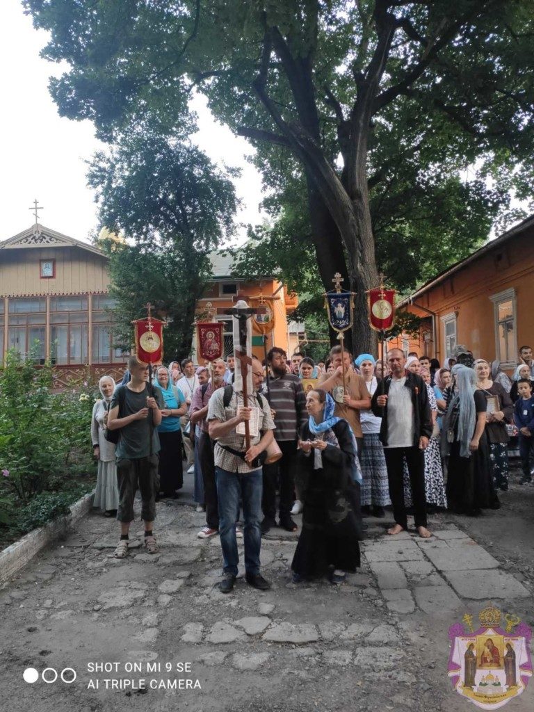 Франківські віряни УПЦ Московського патріархату вирушили пішки до Почаєва (ФОТО)