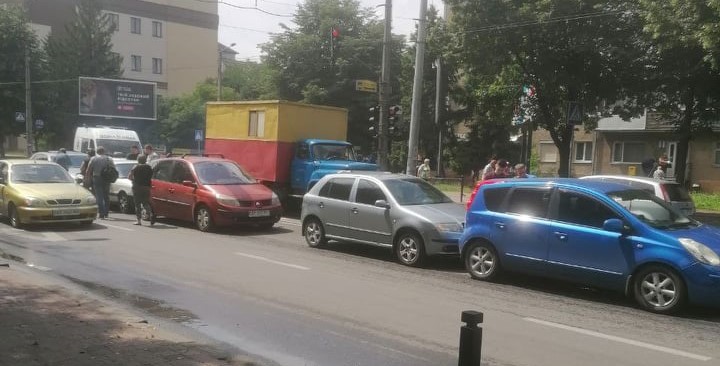 П’ять автівок зіткнулися на Галицькій (ФОТО)