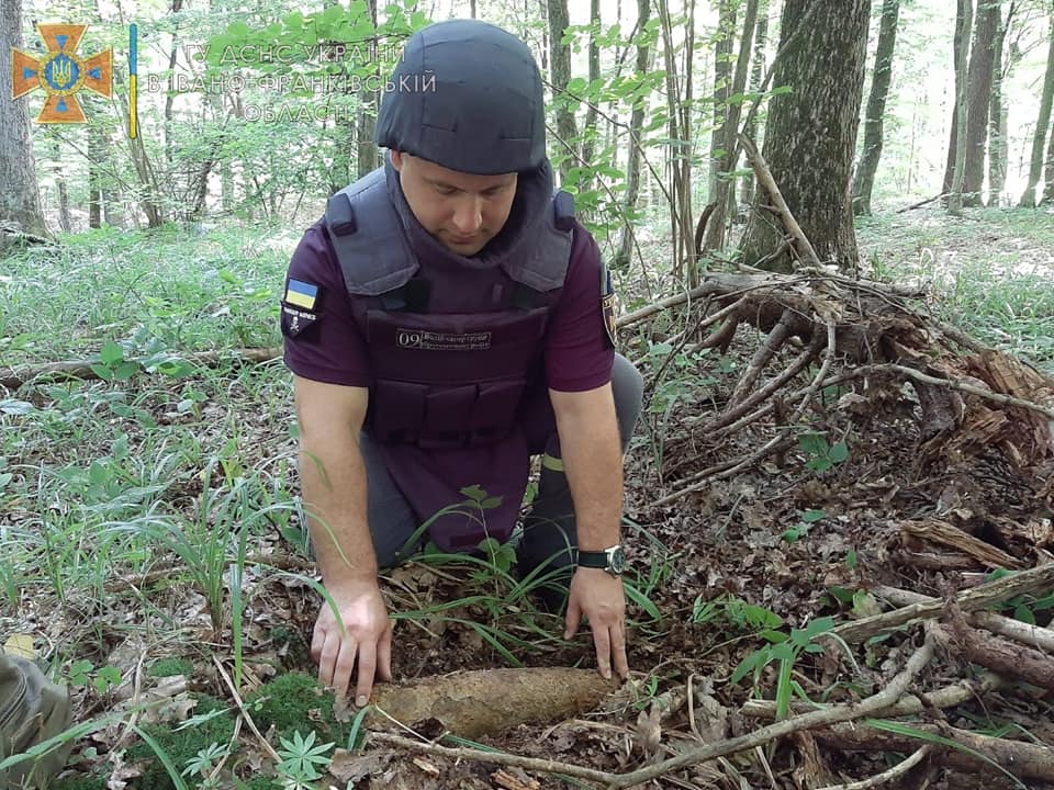 На Коломийщині виявили 17 снарядів та гранат часів ІІ Світової (ФОТО)