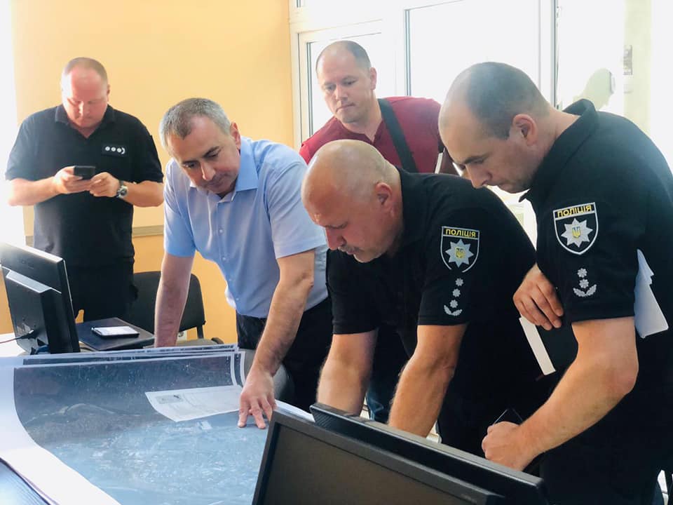 Поліцейська навчальна спецоперація триває у Франківську: правоохоронці розшукують групу розбійників (ФОТО)