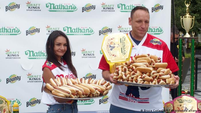 У Нью-Йорку встановили світовий рекорд із швидкісного поїдання хот-догів