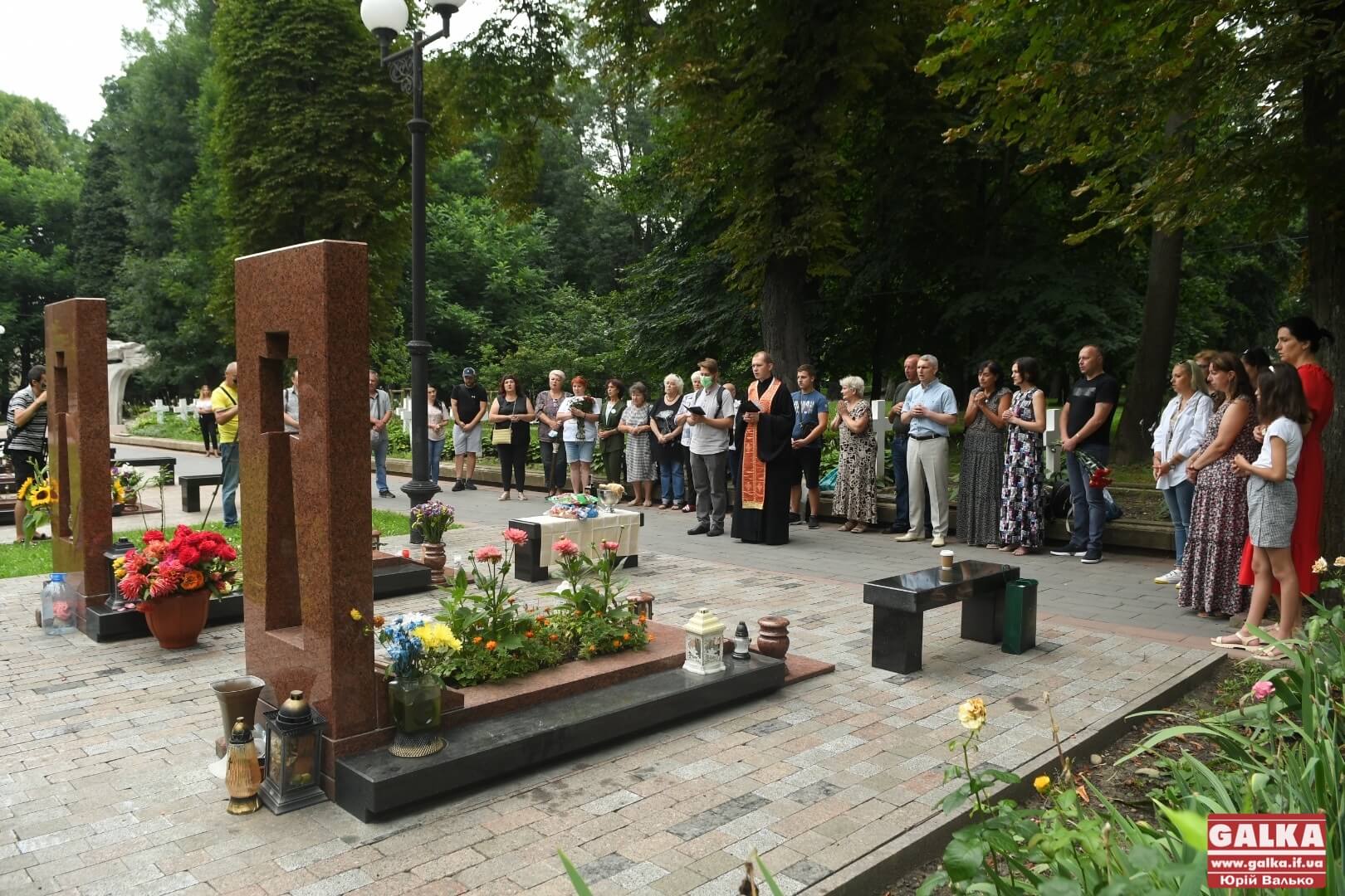 Сім років не з нами: у Франківську вшанували пам’ять полеглого добровольця Василя Білика (ФОТО)