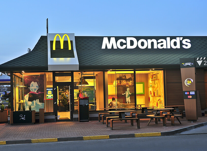 Жінка дві години тікала від поліціянтів на краденій автівці, поки не захотіла наггетсів у McDonald’s