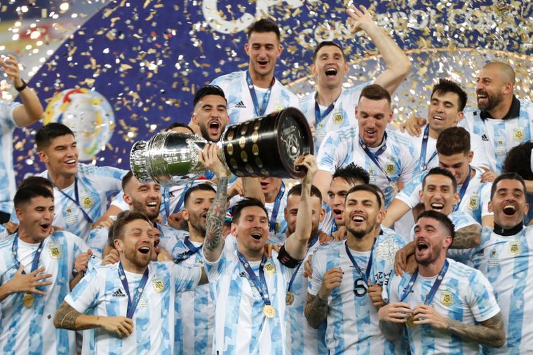 Аргентина вперше за 28 років перемогла на Кубку Америки з футболу. Це перший трофей для Мессі разом зі збірною