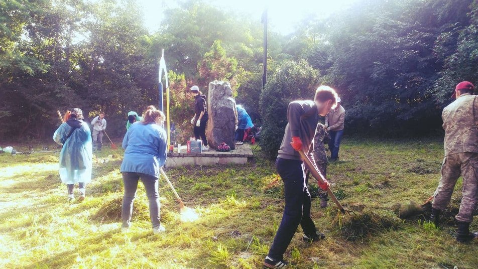 Сім українських цвинтарів впрорядкували прикарпатці у Польщі (ФОТО)
