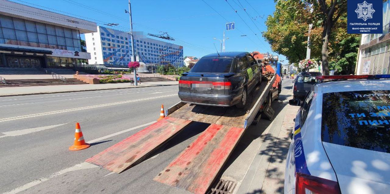 У Франківську патрульні “зловили” два авто, які розшукувалися виконавчою службою (ФОТО)