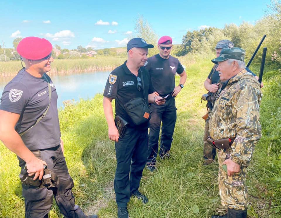 Полювання на пернату дичину: прикарпатські поліціянти за вихідні зафіксували 20 порушень (ФОТО)