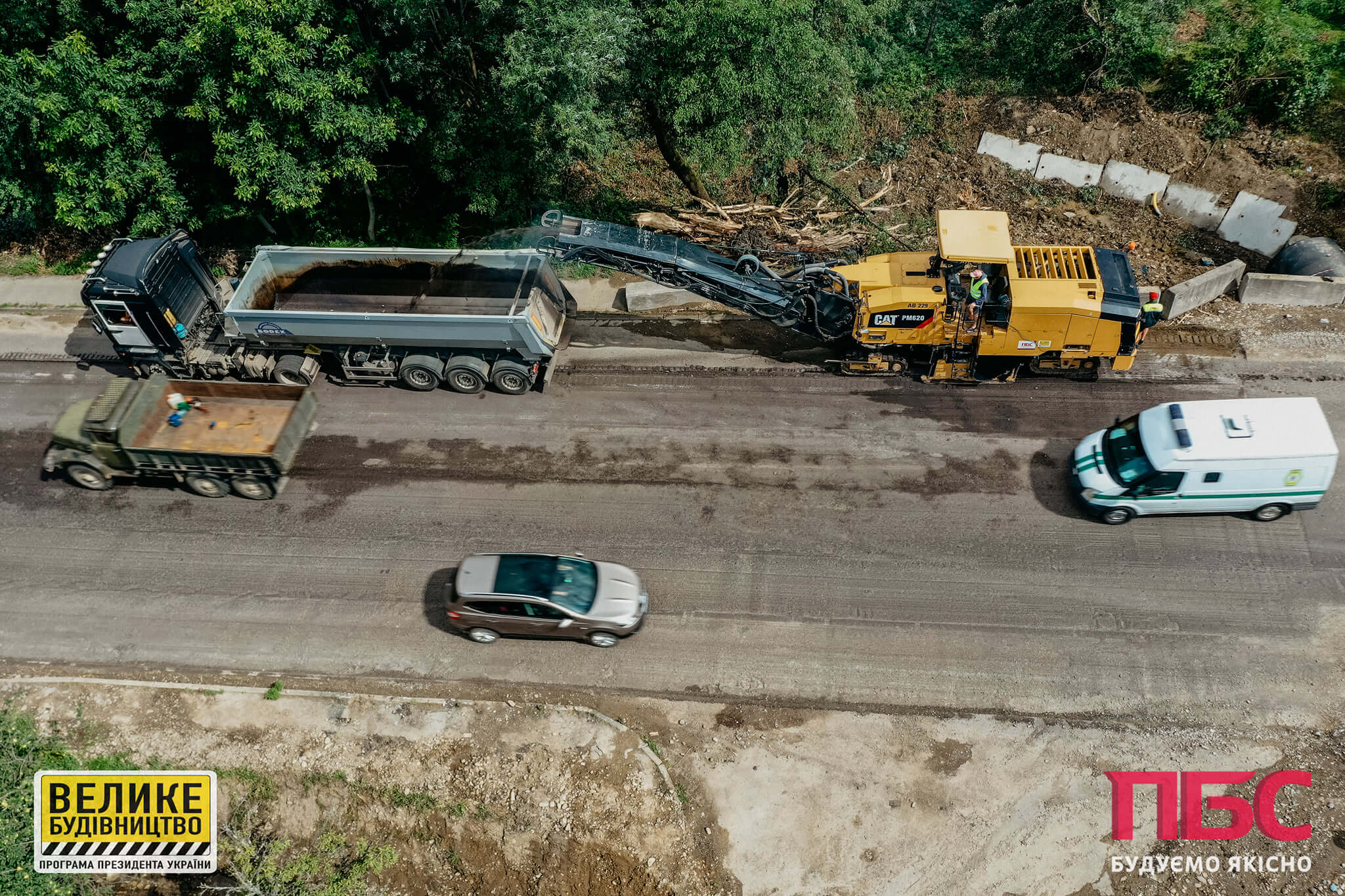 На Калущині ремонтують дорогу, яка постраждала від зсуву ґрунту (ФОТО)