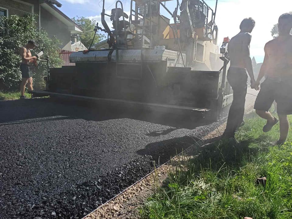 У Підпечерах коштом бюджету Франківська ремонтують дорогу (ФОТО)