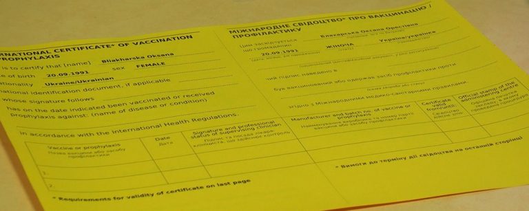 Свідоцтва і сертифікати про вакцинацію від COVID-19: прикарпатцям пояснили різницю