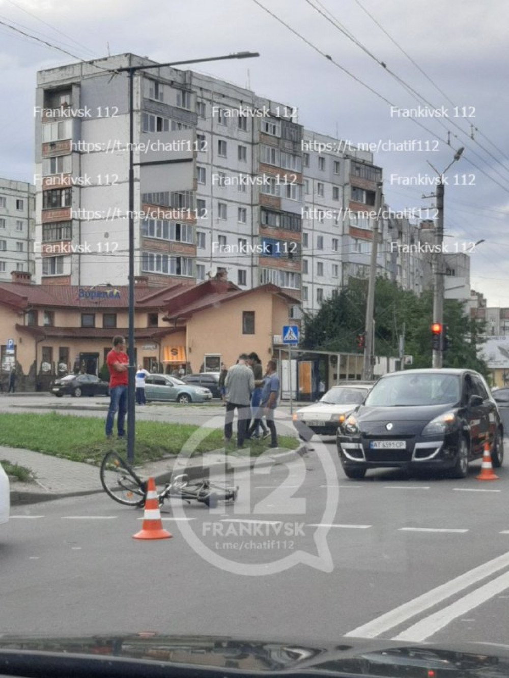 В Івано-Франківську водійка легковика збила велосипедиста (ВІДЕО)