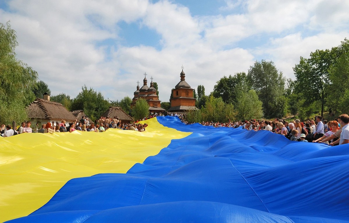 Серед українців суттєво зросло почуття гордості за країну — опитування