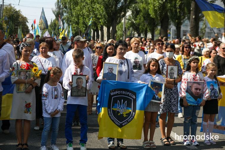 У Києві відбувається Марш захисників України (ФОТО, ВІДЕО)