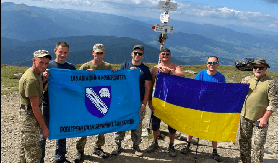 Коломийські авіатори піднялися на найвищі вершини українських Карпат (ФОТО)