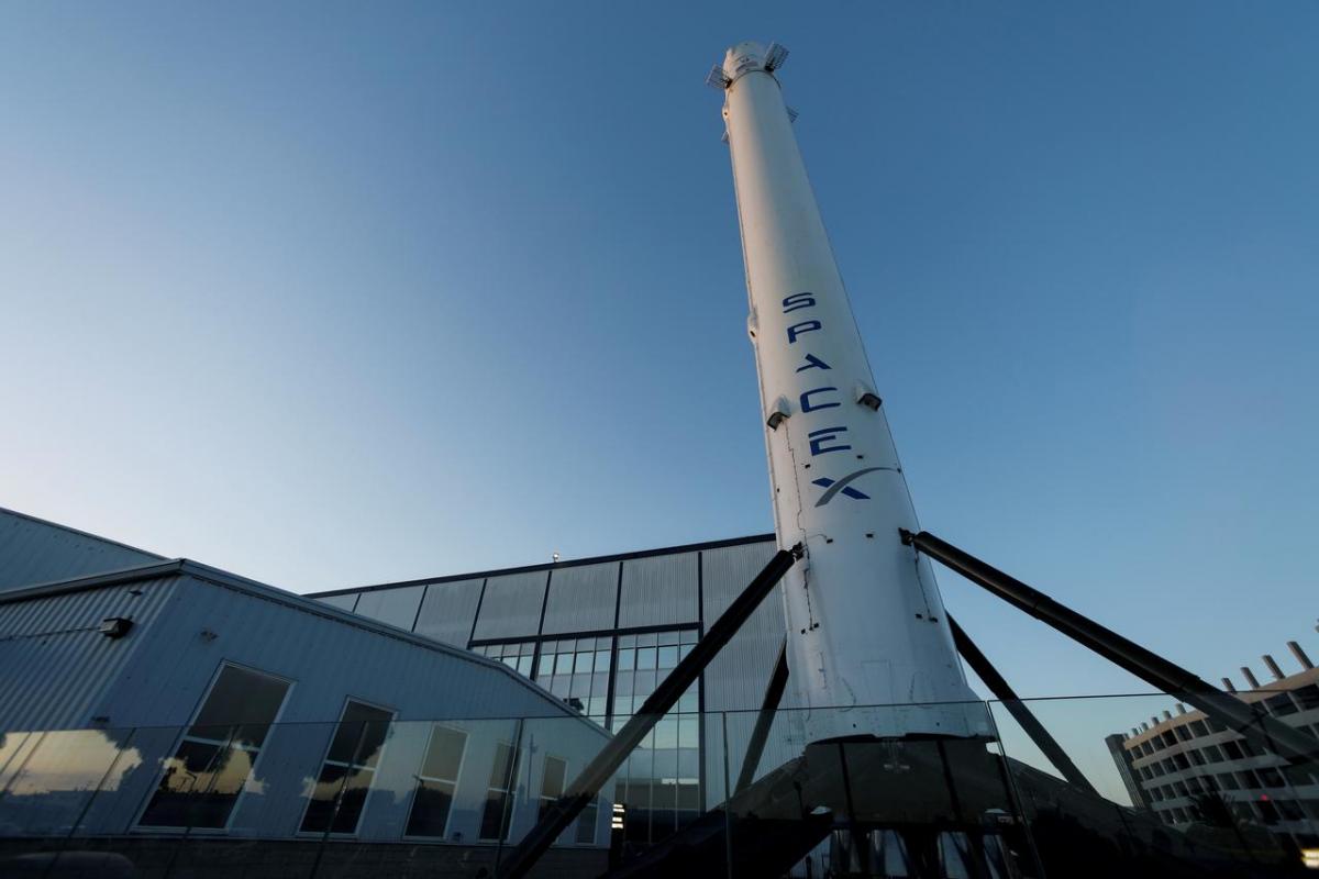 SpaceX підтвердила запуск першої цивільної космічної місії та назвала дату