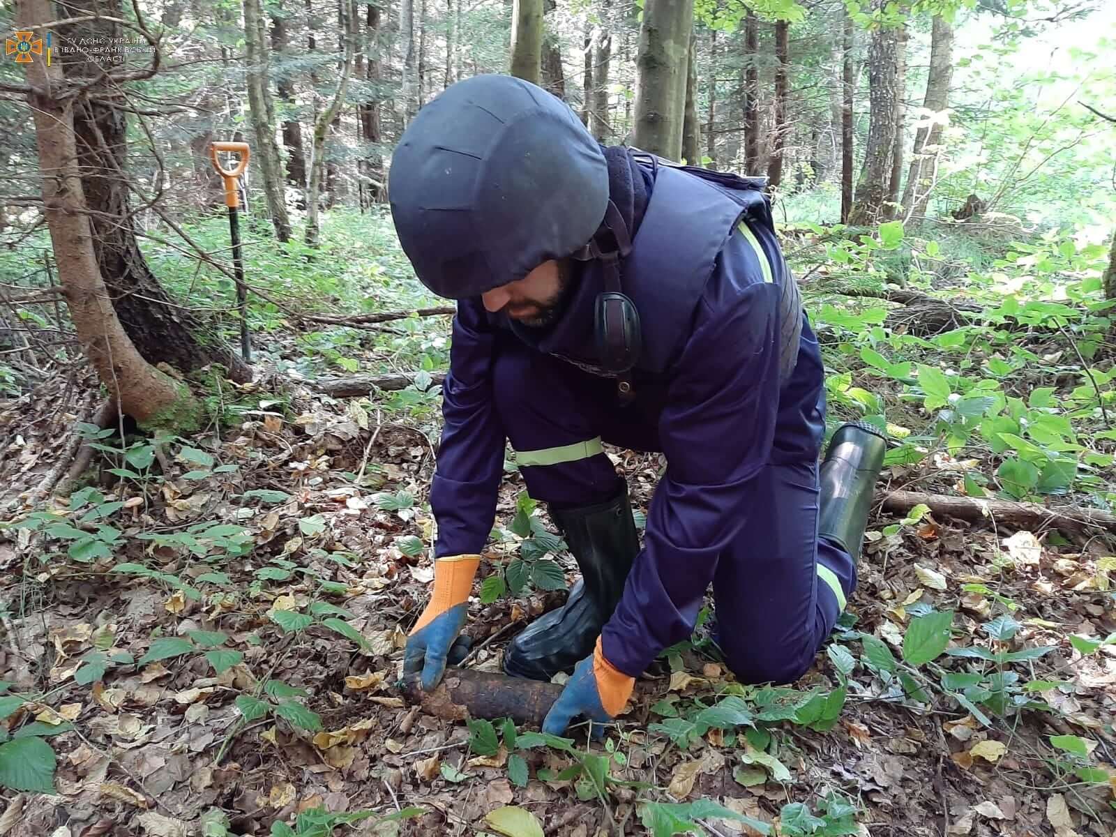 Близько 50 застарілих боєприпасів знайшли на Коломийщині (ФОТО)