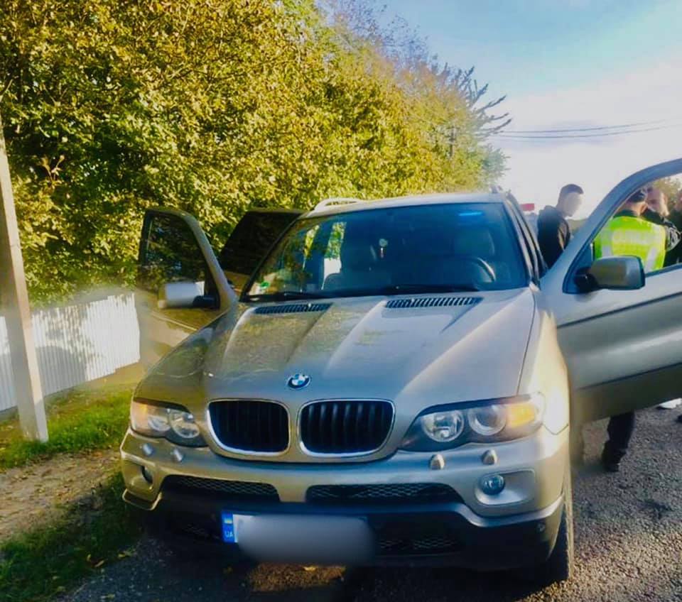 На Снятинщині за порушення ПДР зупинили молодого водія: в салоні авто знайшли зброю (ФОТО)
