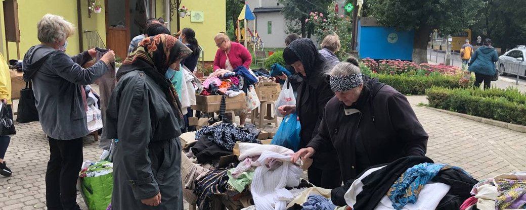В Івано-Франківську розгорнули ринок для людей у скруті (ФОТО)