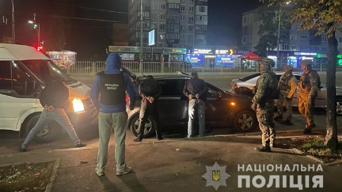 У Києві викрили банду, яка “накачувала” людей у барах та грабувала. Одна з жертв померла