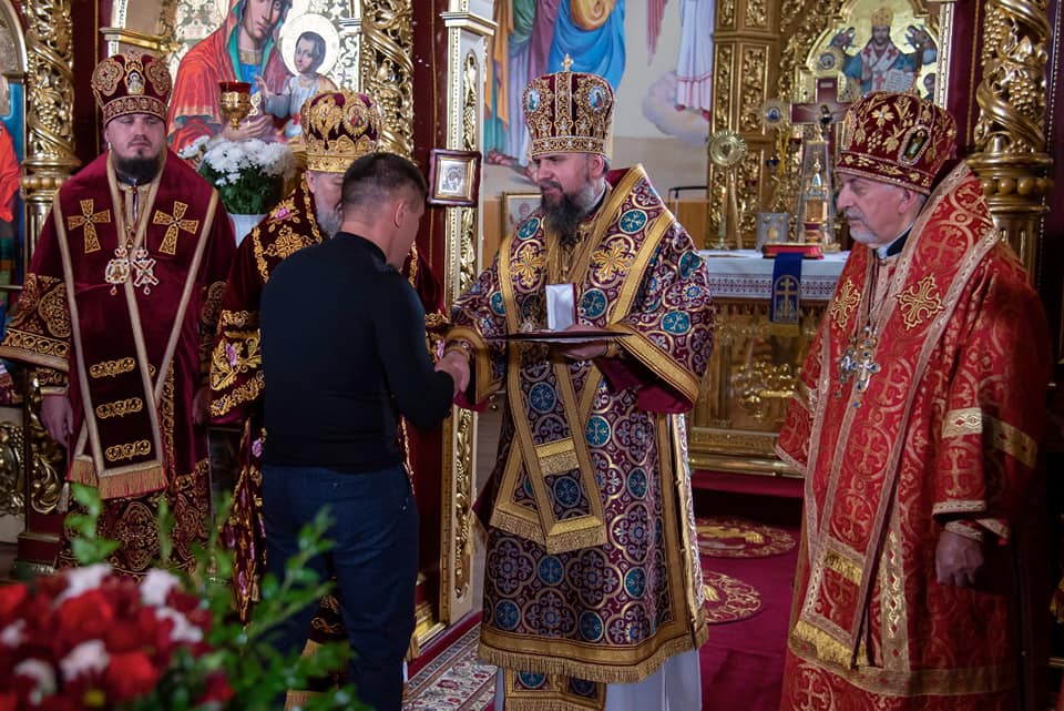 Митрополит Епіфаній вручив народному депутату з Калущини почесний орден Юрія Переможця (ФОТО)