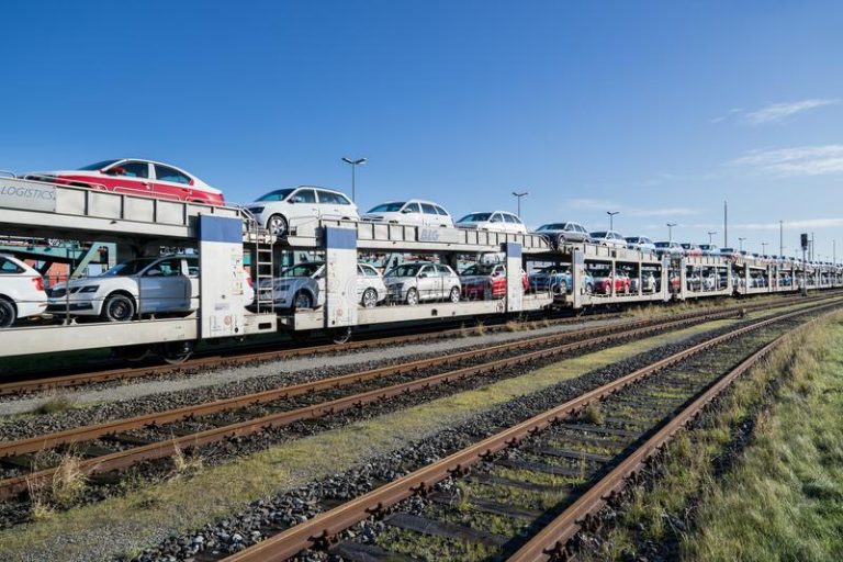 Автомобілі з Німеччини “переганятимуть” в Україну потягом
