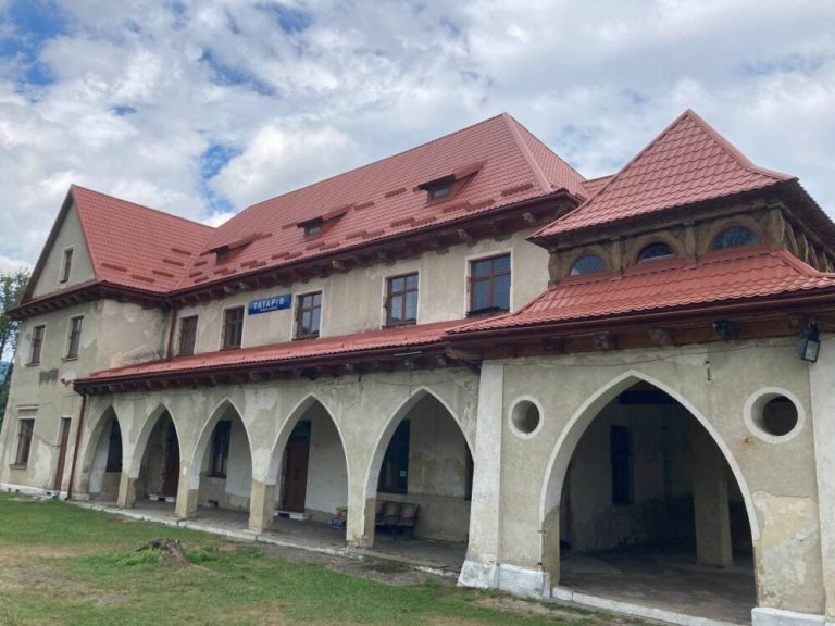 «Укрзалізниця» хоче перейменувати станцію Татарів та організовує від неї автобус до Буковелю