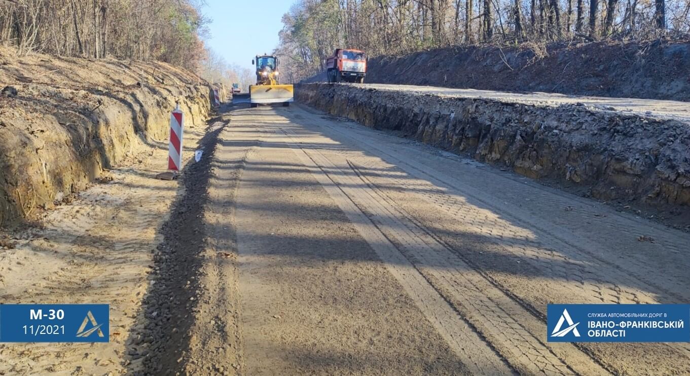 На Прикарпатті триває реконструкція найдовшої в Україні дороги (ФОТО)