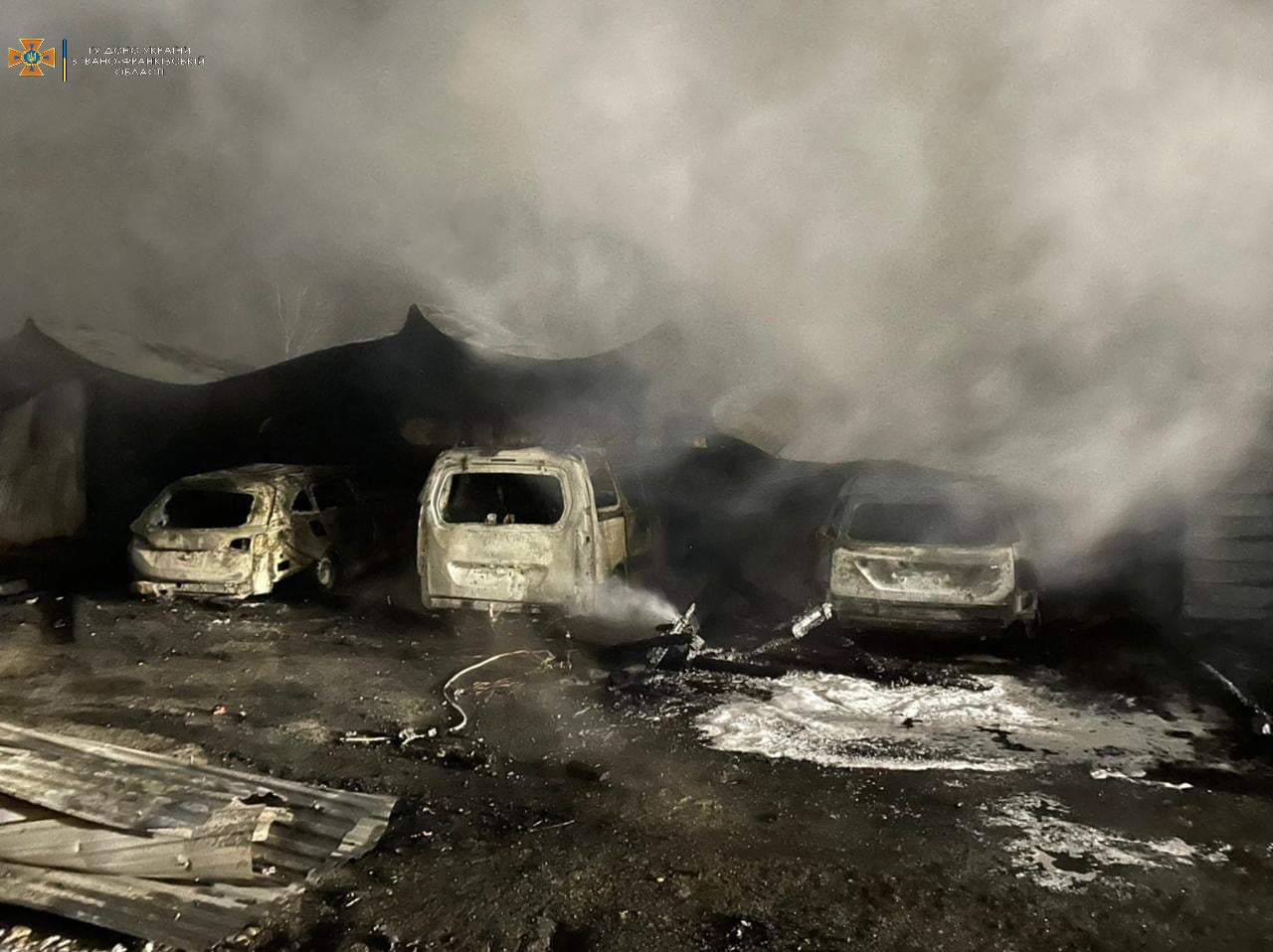 З’явилися фото нічної масштабної пожежі в Калуші (ФОТО)