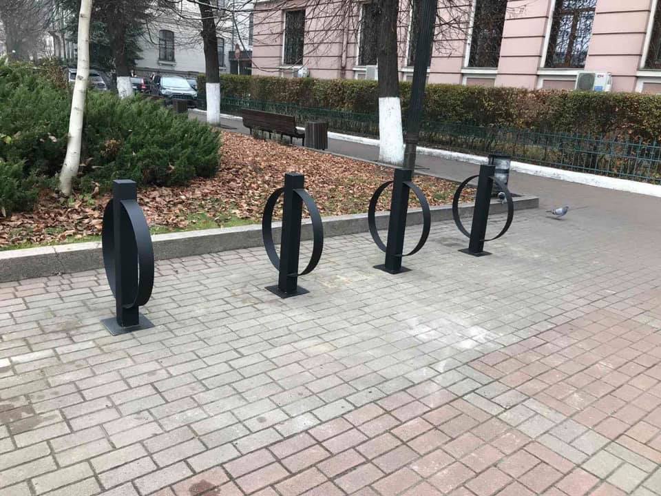 У Франківську встановили ще 35 велосипедних стійок (ФОТО)