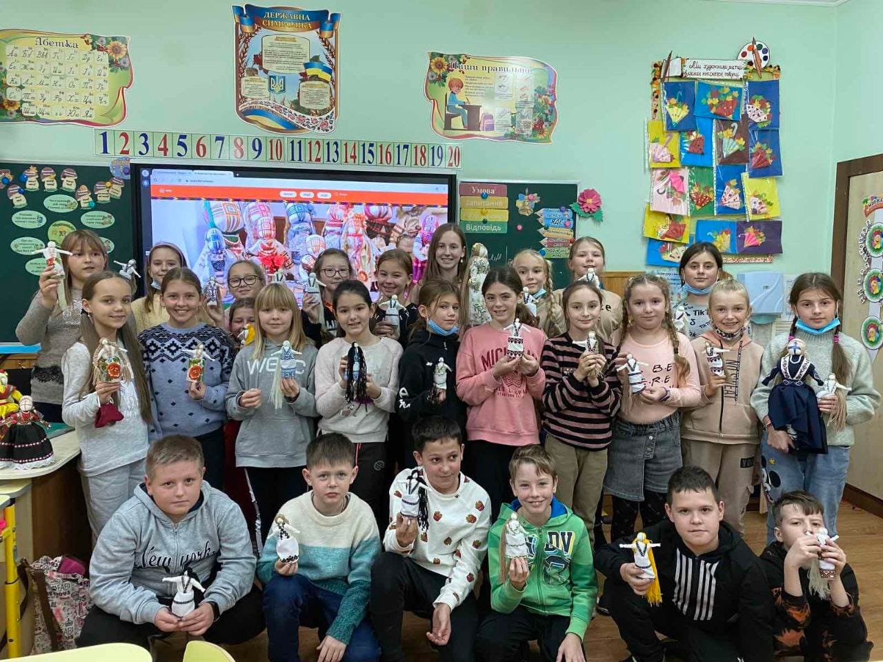 Франківська школярка на благодійному майстер-класі зібрала гроші для онкохворих діток (ФОТО)