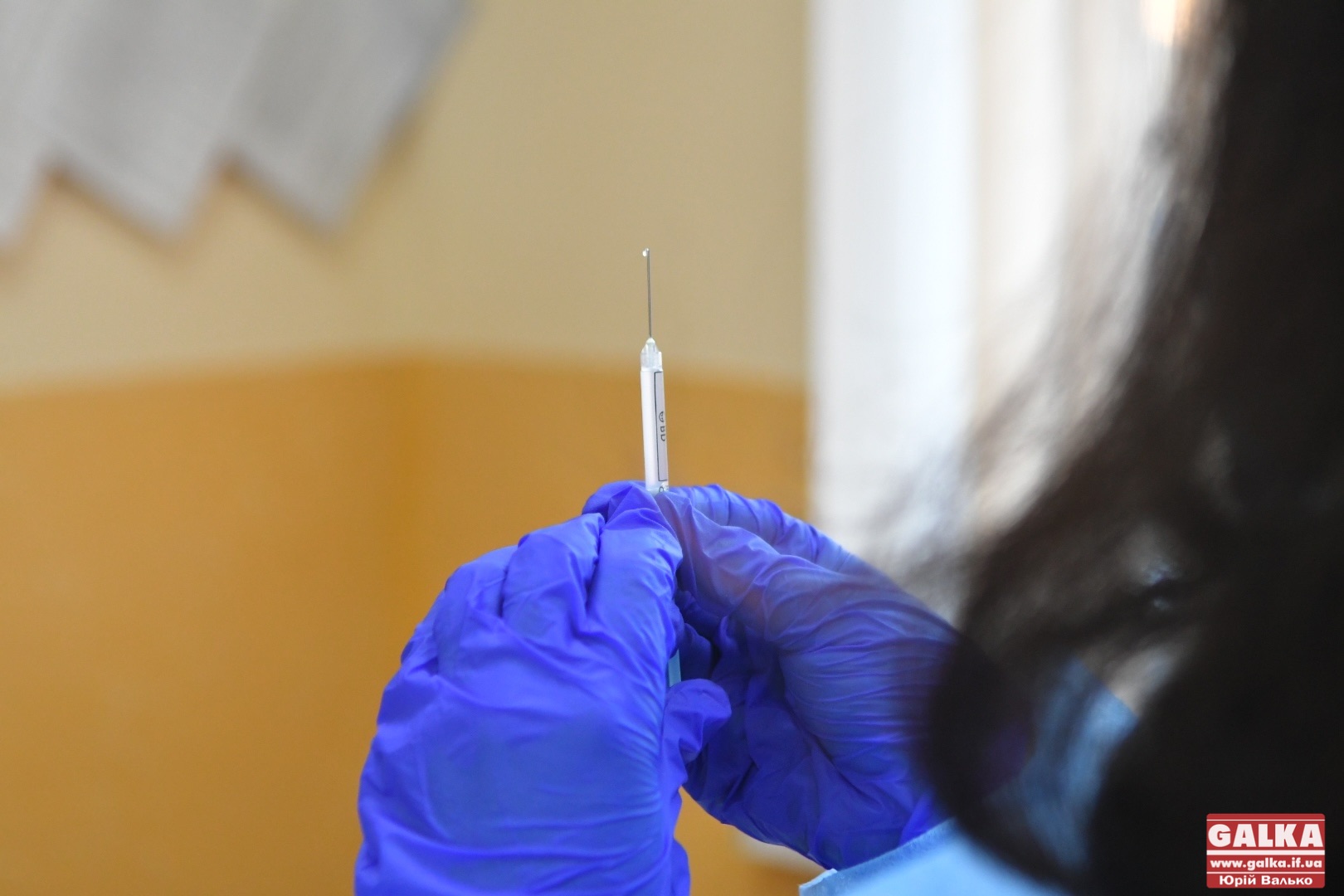 Понад дві тисячі прикарпатців вакцинувалися від коронавірусу бустерною дозою