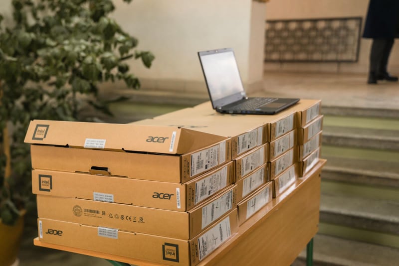 Понад дві тисячі ноутбуків отримали школи Прикарпаття (ФОТО)