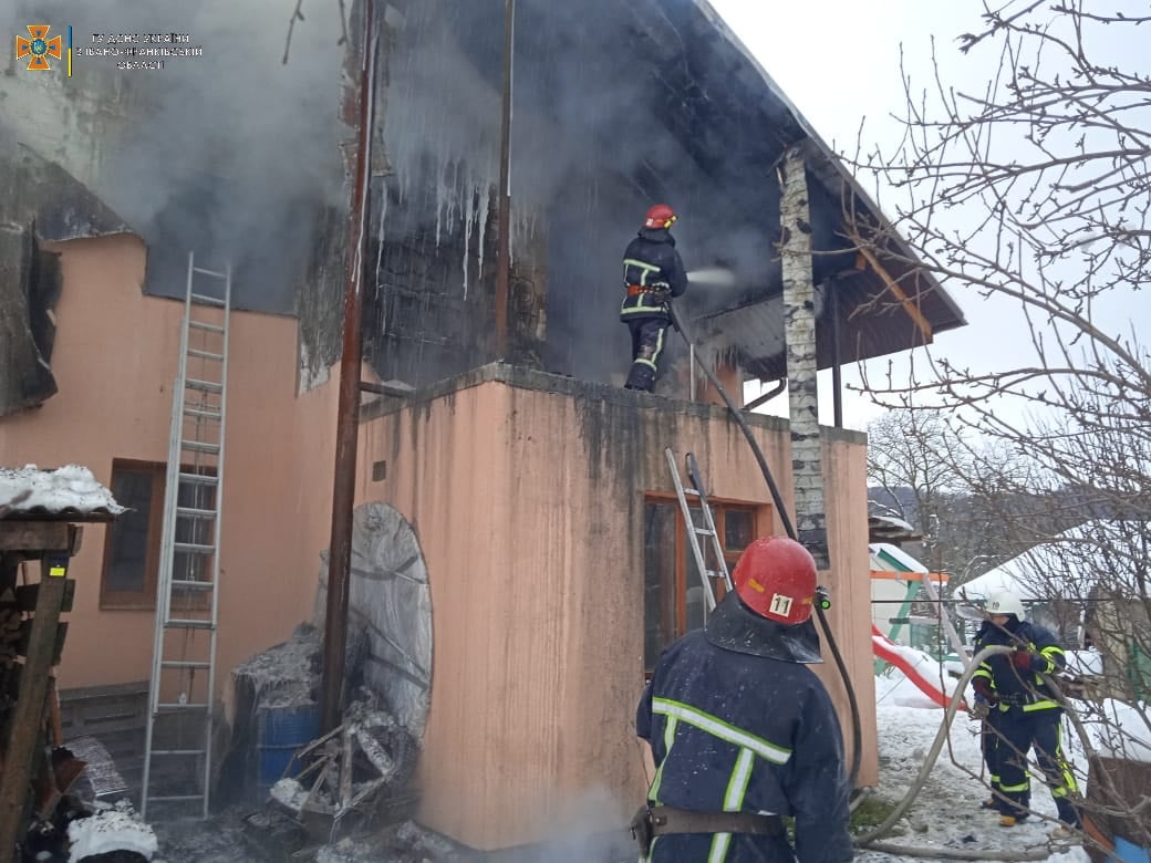 Зранку в Рибному та Надвірній у пожежах загинули двоє людей (ФОТО, ВІДЕО)