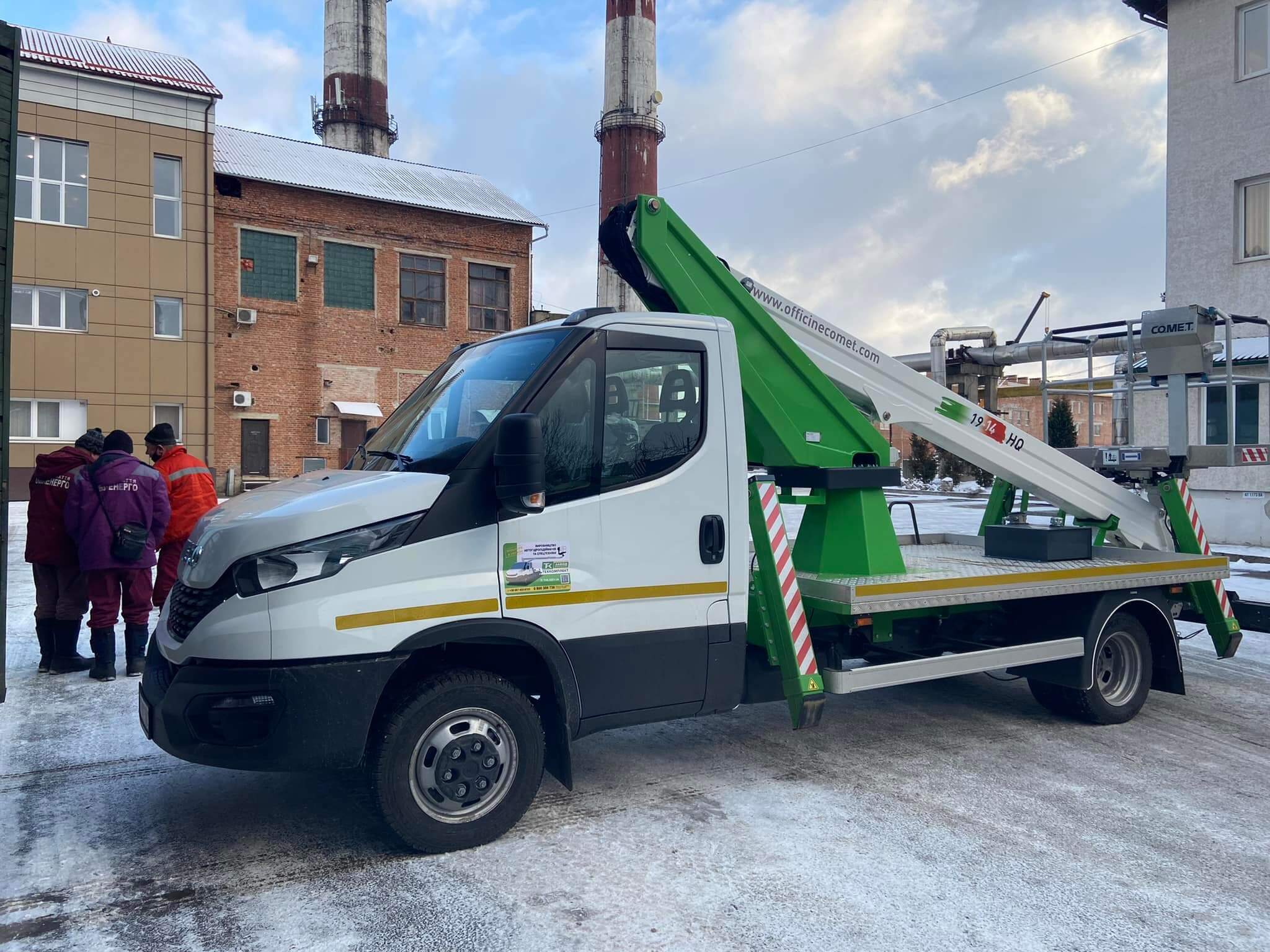 Автопарк прикарпатських енергетиків поповнився новим автопідйомником (ФОТО)