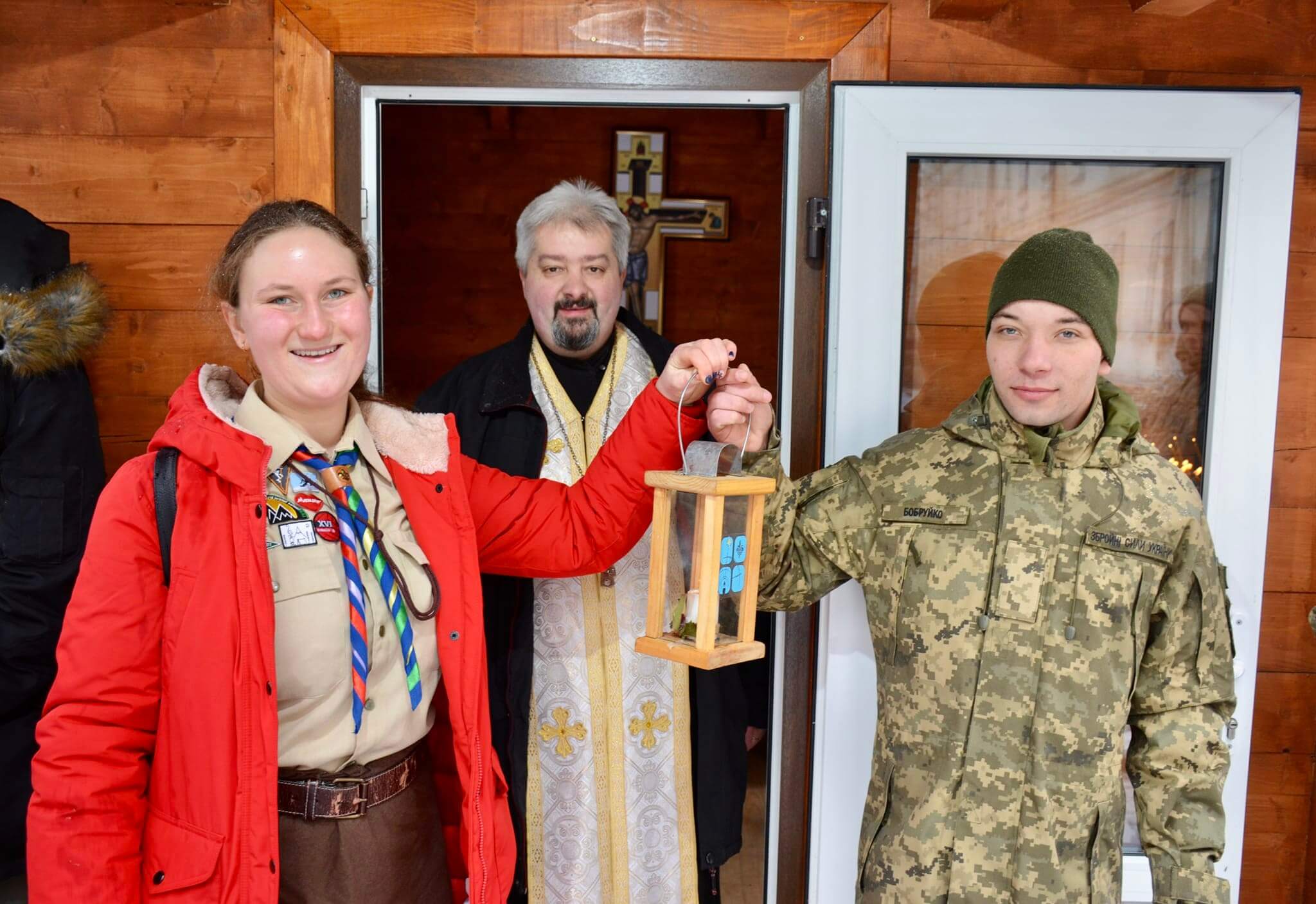 Франківським авіаторам пластуни передали Вифлеємський вогонь миру (ФОТО)