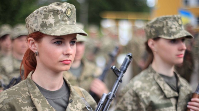 У Міноборони пояснили, коли жінкам йти у військомати і що робити