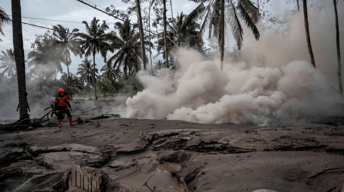 В Індонезії вивергнувся вулкан: загинули 13 людей (ФОТО, ВІДЕО)