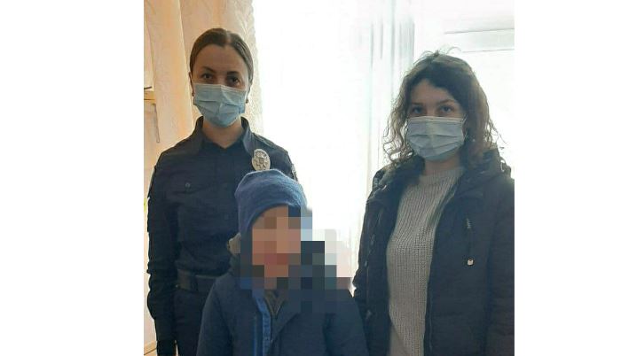 У Галичі чоловік побив 11-річного сина, бо той не пішов купити батькові горілки: хлопчик викликав поліцію