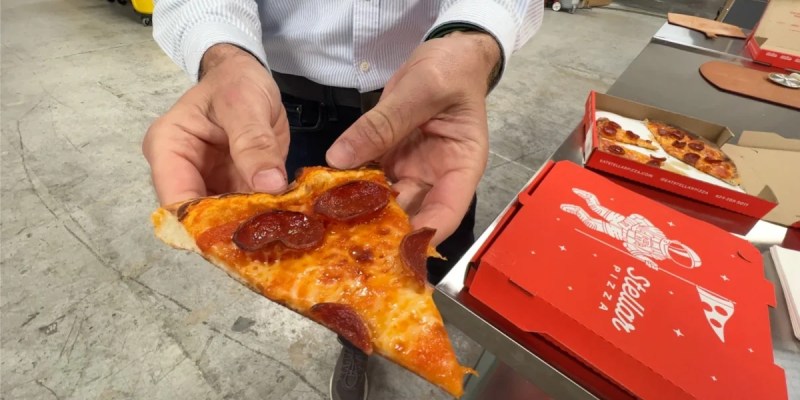 Інженери розробили робота-кухаря, який може готувати 80 піц на годину