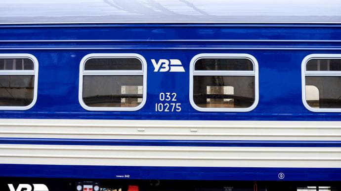 Низка поїздів на Прикарпатті змінять розклад руху в грудні (СПИСОК)