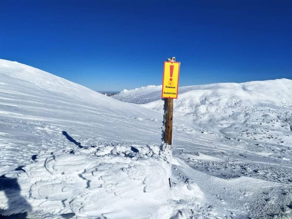 Небезпека снігових лавин: у Карпатах встановили попереджувальні знаки (ФОТО)