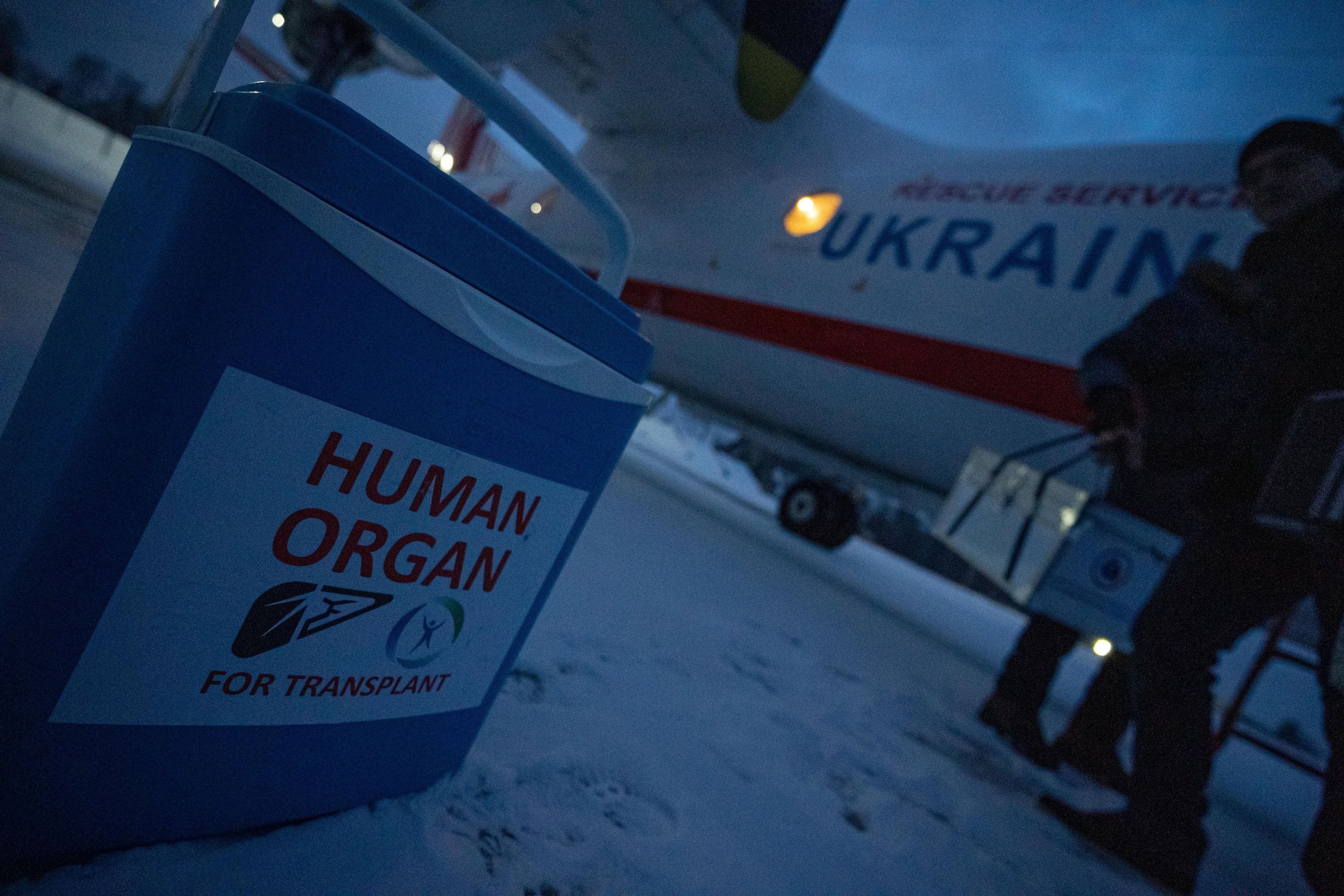 Печінка та нирка: як з Франківська до Києва літаком ДСНС донорські органи доставляють (ФОТО, ВІДЕО)