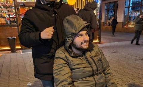 Франківців просять допомогти зібрати кошти на візок для молодого хлопця з ДЦП
