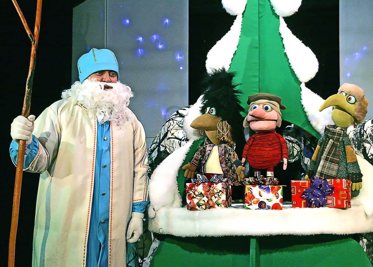 “Різдвяний караван казок”: “АТБ” передає дітям-сиротам три тисячі солодких подарунків
