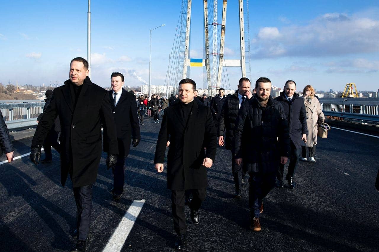 У Запоріжжі Зеленський відкрив рух по найбільшому в Україні вантовому мосту (ФОТО)