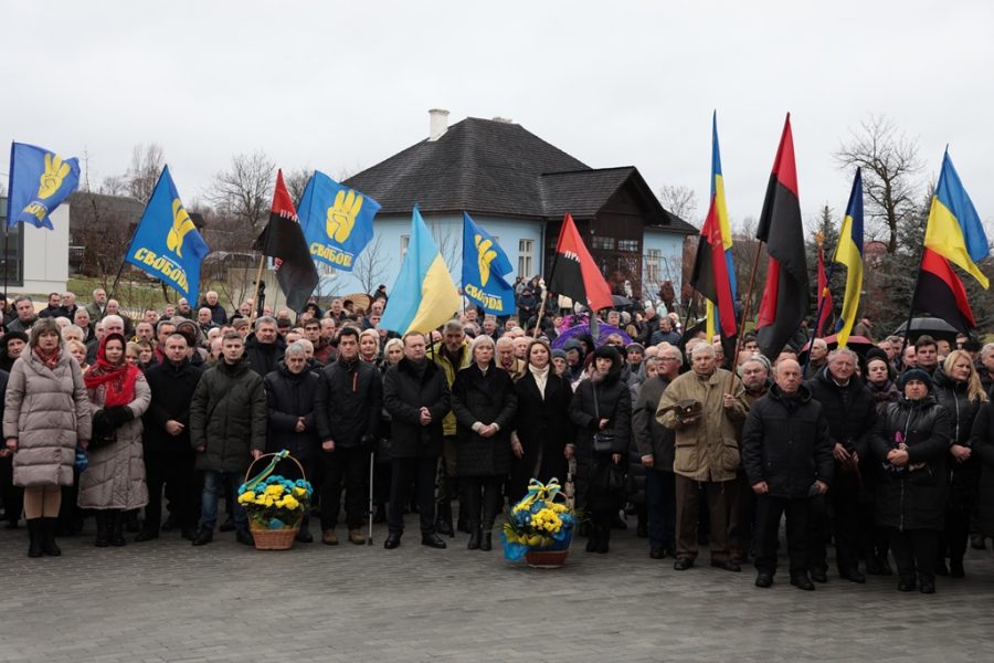 Прикарпатці вшанували пам’ять Степана Бандери на його батьківщині (ФОТО)