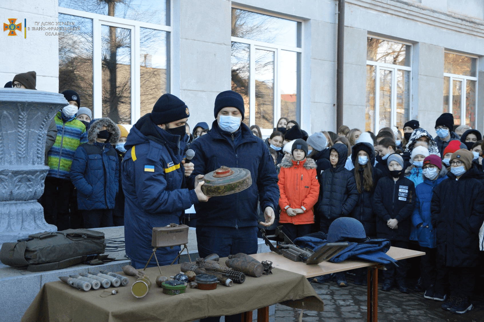 Франківським ліцеїстам розповіли про вибухонебезпечні предмети та евакуацію (ФОТО)