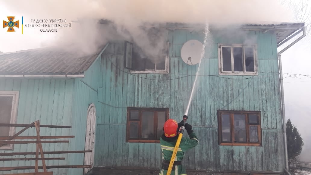 Пожежа на Верховинщині: чоловік отримав опіки 35% тіла (ФОТОФАКТ)