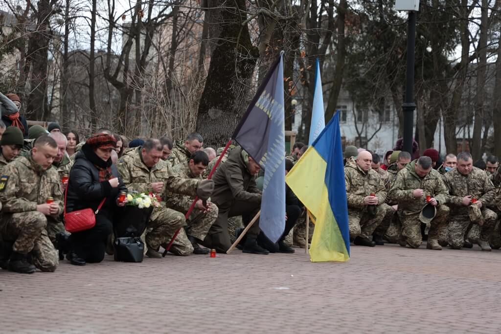 У Франківську ходою вшанували пам’ять загиблих у Дебальцеве та на Майдані (ФОТО)