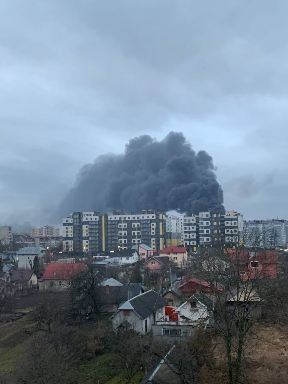 Вибухи в Івано-Франківську – пожежа в районі аеродрому